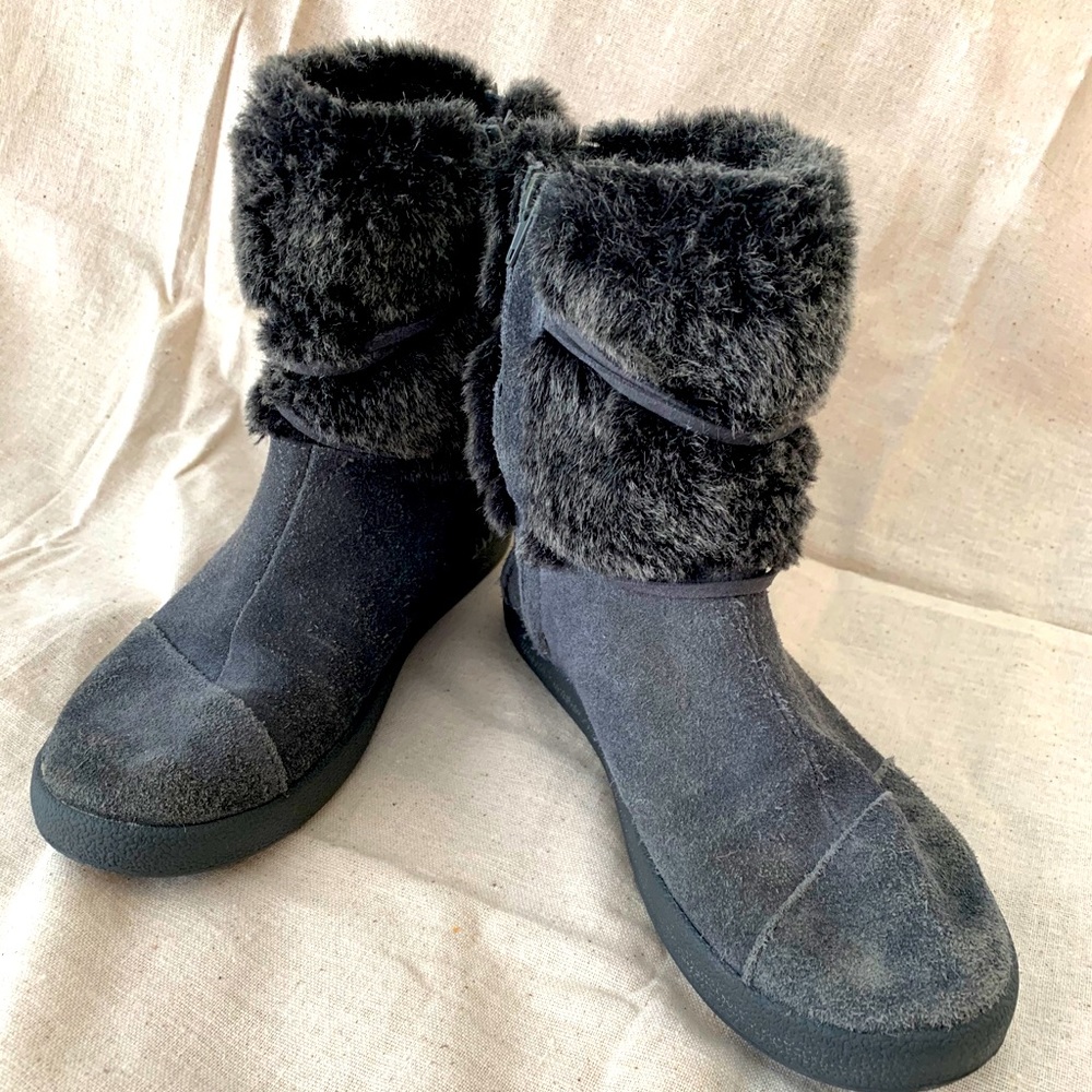 Kids Toms boots size 4